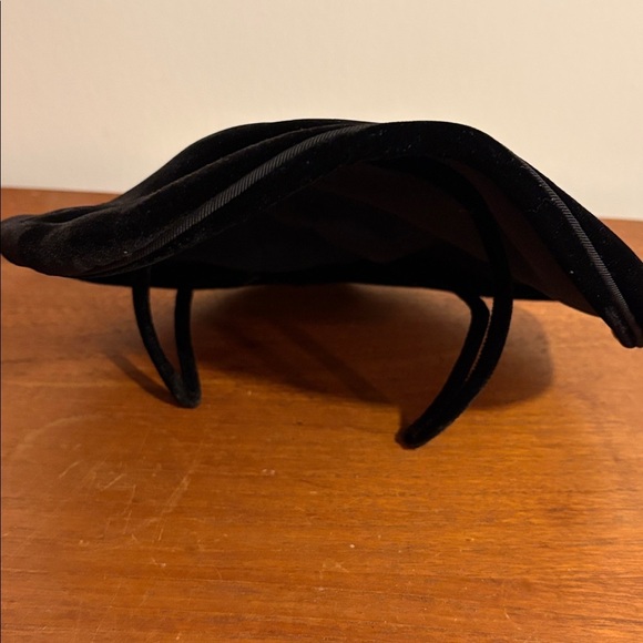 Set of 2 1948 Vintage Fashion Hats 1 Red Pillbox / 1 Black Velvet main image 14
